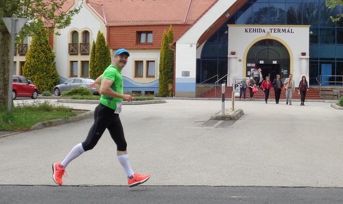 Futás a koraszülöttekért - a runner at the Kehida Termál (Copyright © 2017 Hendrik Böttger / runinternational.eu)