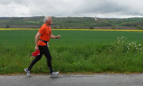 Futás a koraszülöttekért - Run for Preemies, Hungary - a runner near Nemesapáti (Copyright © 2017 Hendrik Böttger / runinternational.eu)