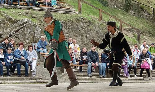 Várfutás Szigliget - warrior show after the race (Copyright © 2012 Hendrik Böttger)