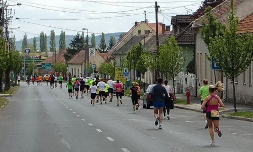 Tapolca Félmaraton - through the outskirts of Tapolca (Copyright © 2012 runinternational.eu)