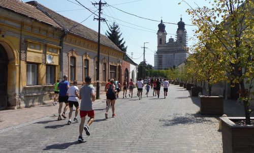 Tatai Minimaraton - runners in the Old Town of Tata, Hungary (Photo: Copyright © 2019 Hendrik Böttger / runinternational.eu)