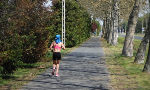 Cseke Lilla, first woman in the Ultrabalaton 211k race 2022, in Balatonberény on the southern shore of Lake Balaton in Hungary (Photo: Copyright © 2022 Hendrik Böttger / runinternational.eu)