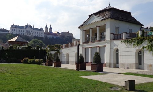 The História kert gardens and the castle in Veszprém, Hungary (Photo: Copyright © 2018 Hendrik Böttger / runinternational.eu)