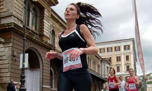 Over 500 women took part in the Maratonina dei Due Castelli 2012 (Photo: Copyright © 2012 Hendrik Böttger / runinternational.eu)