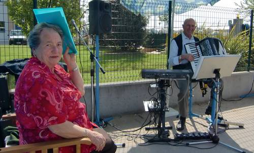 A piedi per Bibione 2012 - accordion player (Copyright © 2012 runinternational.eu)