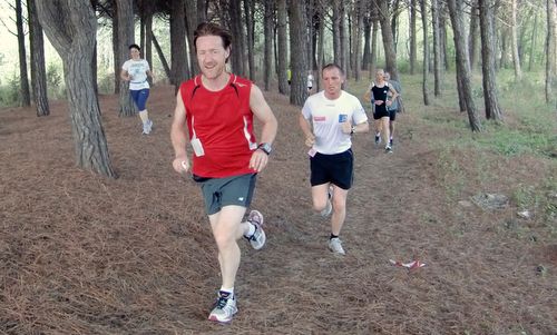 A piedi per Bibione 2012 - through forest (Copyright © 2012 runinternational.eu)