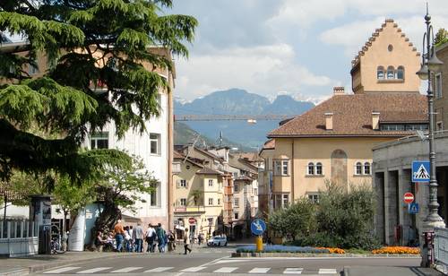 At the Ponte Talvera (Talferbrücke) in Bolzano-Bozen (Copyright © 2012 Hendrik Böttger / runinternational.eu)