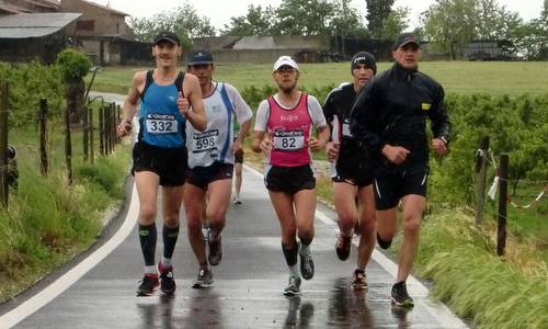 Trofeo del Custoza 2012 - at the 6km mark (Copyright © 2012 runinternational.eu)