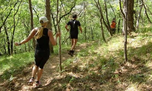 Trail Jamarun 2012 - Lorella Stergar Silizio on the downhill run to Bagnoli della Rosandra (Copyright © 2012 runinternational.eu)