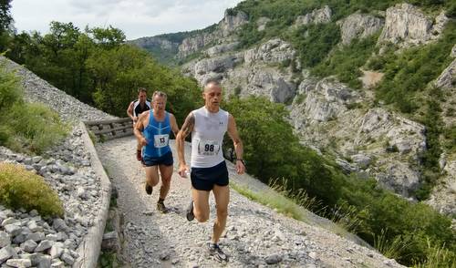 Trail Jamarun 2011 - runners in the Val Rosandra (Copyright © 2011 Hendrik Böttger / runinternational.eu)