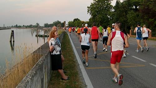 Jesolo Moonlight Half Marathon 2011 (Copyright © 2011 runinternational.eu)