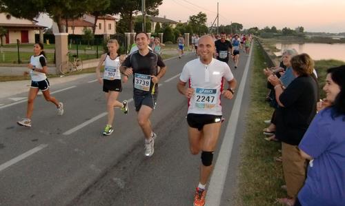 Moonlight Half Marathon Jesolo 2011 (Copyright © 2011 runinternational.eu)