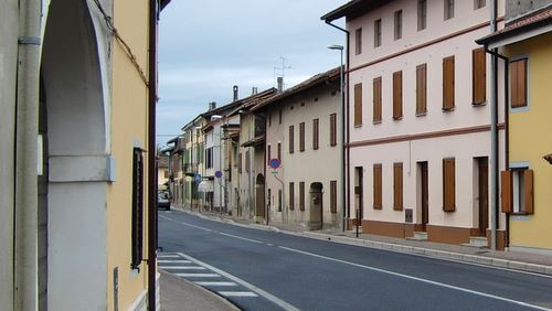 The route of the Maratonina delle Due Province runs through the village of Versa (Copyright © 2010 Hendrik Böttger / runinternational.eu)