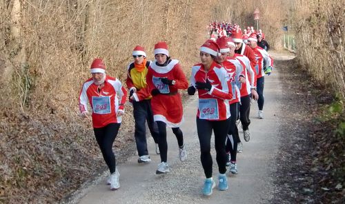 Santa Klaus Half Marathon 2011 - near Belluno (Copyright © 2011 runinternational.eu)