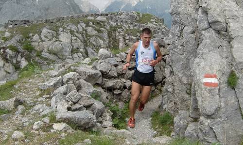 Skyrace Carnia, Paluzza, Italy - a runner on Pal Piccolo (Copyright © 2010 Hendrik Böttger / runinternational.eu)