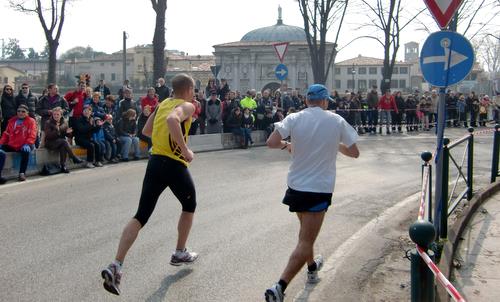 Treviso Marathon - at the Porta San Tomaso (Copyright © 2010 runinternational.eu)