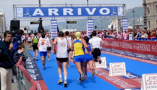 Maratona d'Europa: Finish on Piazza dell'Unita d'Italia in Trieste (Photo: Copyright © 2010 Hendrik Böttger / runinternational.eu)