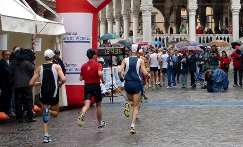 Udine Half Marathon 2010 - the finish (Copyright © 2010 runinternational.eu)