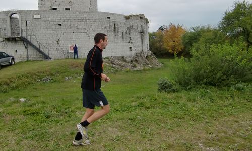 Su e Zò Pà la Roca - a runner at the Rocca di Monfalcone (Copyright © 2012 Hendrik Böttger / runinternational.eu)