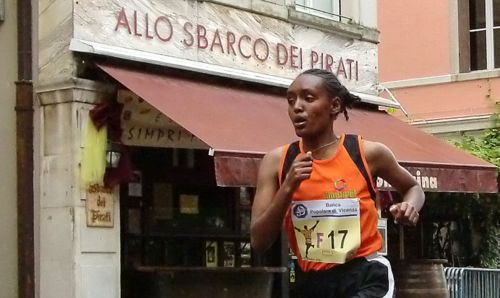 Haimanot Alemayehu of Ethiopia in the Udine Half Marathon 2010 (Copyright © 2012 Hendrik Böttger / Run International EU))