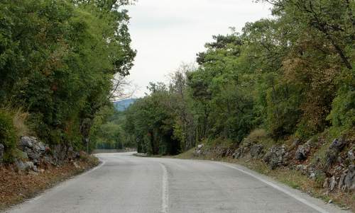 La Mezza di Aurisina - The half marathon race is run on undulating roads through the carso (Copyright © 2014 Hendrik Böttger / runinternational.eu)