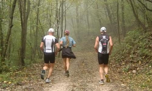Marcia delle Castagne - runners in the forests of Magnano in Riviera, Province of Udine, Italy (Copyright © 2016 Hendrik Böttger / runinternational.eu)