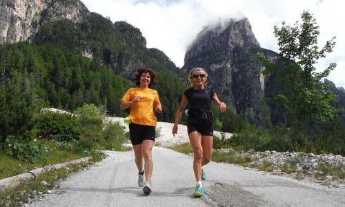 La Cimoliana (FIASP marcia), Cimolais, Friuli-Venezia Giulia, Italy - two runners in the Val Cimoliana (Copyright © 2017 Hendrik Böttger / runinternational.eu)