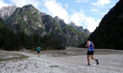 La Cimoliana - runners in the Val Cimoliana, Italy (Copyright © 2014 Hendrik Böttger / runinternational.eu)