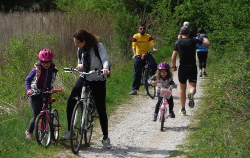 Cormorana - runners and bikers spending Easter Monday in the Cormor Valley near the city of Udine, Italy (Photo: Copyright © 2020 Hendrik Böttger / runinternational.eu)