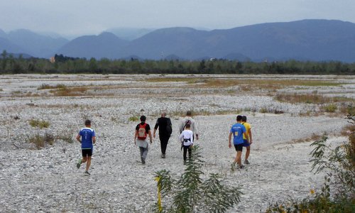 Corse in Grave, San Odorico al Tagliamento, Italy - runners and hikers at the Tagliamento river (Photo: Copyright © 2018 Hendrik Böttger / runinternational.eu)