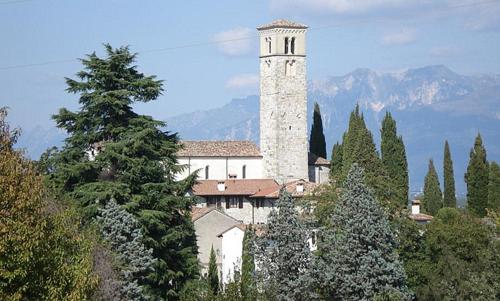 Marcia dell'Amicizia di Moruzzo - the route passes 'La Pieve di Santa Maria Assunta' in the village of Fagagna (Copyright © 2014 Hendrik Böttger / runinternational.eu)