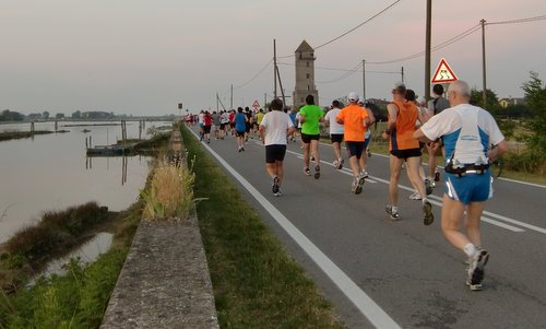 Moonlight Half Marathon, Jesolo, Italy (Copyright © 2019 Hendrik Böttger / runinternational.eu)