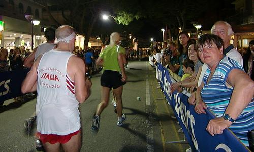 Moonlight Half Marathon, Jesolo, Italy - runners on the finishing straight (Copyright © 2018 Hendrik Böttger / runinternational.eu)