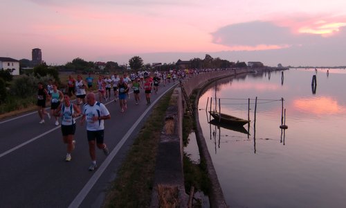 Moonlight Half Marathon, Jesolo, Italy (Copyright © 2018 Hendrik Böttger / runinternational.eu)