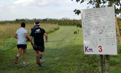 Marcia dei Tre Campanili - runners at the 3km mark (Copyright © 2014 Hendrik Böttger / Run International EU)