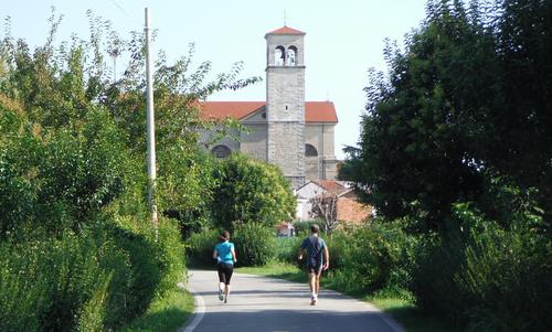 Marcia ‘Blave di Mortean’, Mortegliano, Friuli, Italy - Runners in the village of Pozzuolo del Friuli (Copyright © 2016 Hendrik Böttger / runinternational.eu)