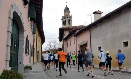 Mezza Maratona Città di Palmanova, Italy - Half marathon runners in the village of Clauiano (Copyright © 2017 Hendrik Böttger / runinternational.eu)