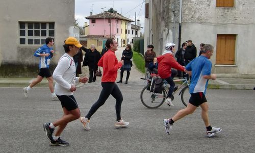 Mezza Maratona Città di Palmanova, Italy - Half marathon runners and spectators (Copyright © 2017 Hendrik Böttger / runinternational.eu)