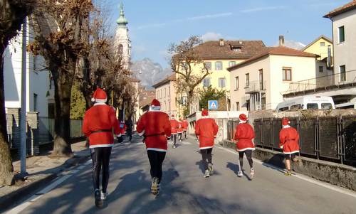 Santa Klaus Running, Belluno, Italy (Copyright © 2019 Hendrik Böttger / runinternational.eu)