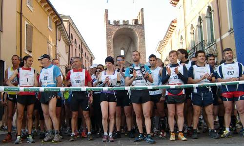 Trail Soave-Bolca, Italy - start in Soave (Copyright © 2014 Hendrik Böttger / Run International EU)