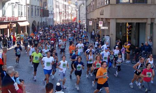 Maratonina di Udine - Udine Half Marathon, Italy - start of the Straudine fun run (Copyright © 2016 Hendrik Böttger / runinternational.eu)