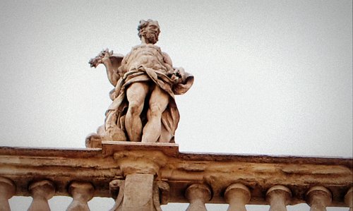 Statue of Jupiter on Palazzo Maffei, Piazza delle Erbe, Verona (Photo: Copyright © 2018 Hendrik Böttger / runinternational.eu)