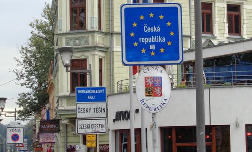 Signs on the border between Cieszyn (Poland) and Český Těšín (Czech Republic) - Copyright © 2015 Hendrik Böttger / runinternational.eu