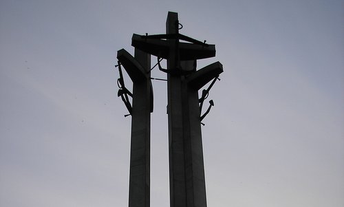 Monument to the Fallen Shipyard Workers of 1970, Gdańsk, Poland (Author: Valdoria / commons.wikimedia.org / public domain / photo cropped by runinternational.eu)
