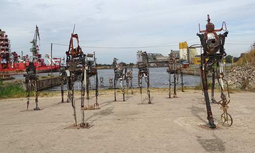 Sculptures in the harbour of Gdańsk, Poland (Author: Felix55kerstan / commons.wikimedia.org / Creative Commons CC0 1.0 Universal Public Domain Dedication / photo modified by runinternational.eu)