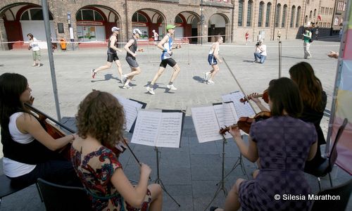 Silesia Marathon, Poland - music on the course (Copyright © 2013 Silesia Marathon)