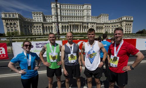 Runners in front of the Palace of Parliament after completing the Bucharest International Half Marathon in Romania (Author: Staff Sgt. Tanner Iskra / commons.wikimedia.org / public domain / photo cropped by runinternational.eu)