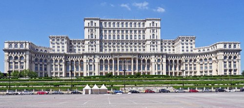 Palace of Parliament, Bucharest, Romania (Author: hpgruesen / commons.wikimedia.org / CC0 1.0 Universal Public Domain Dedication / image modified by runinternational.eu)