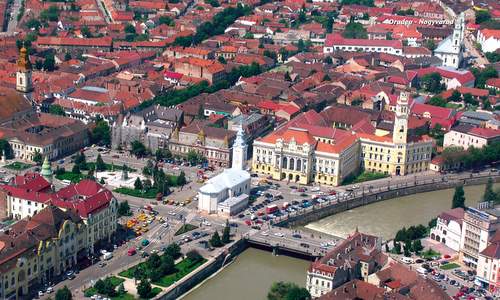 Piața Unirii, Oradea, Romania (Author: Vertigoro at ro.wikipedia / public domain / photo cropped by runinternational.eu)