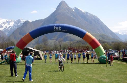 Bovški tek - Start of the juniors (Copyright © 2009 Hendrik Böttger / runinternational.eu)